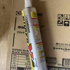 Cemedine 8008 Plus Black AX253 keo dán đàn hồi cho kim loại nhựa